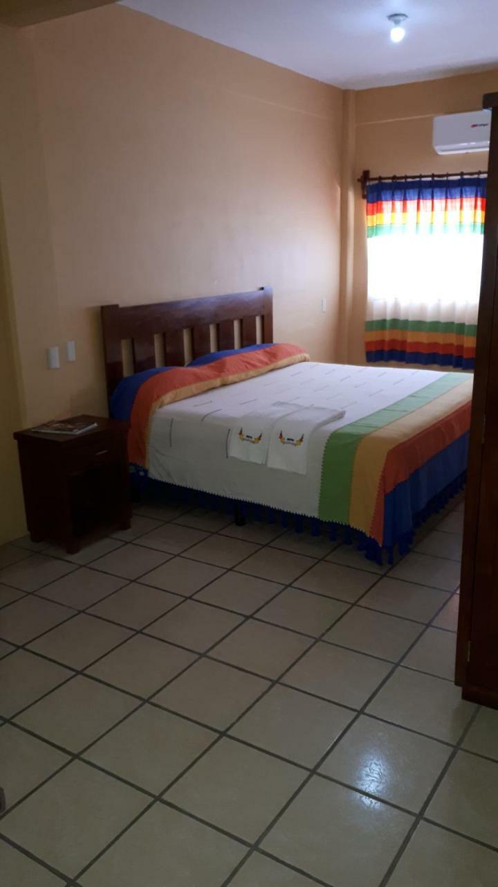 Hotel Alebrijes San Pedro Pochutla Bagian luar foto