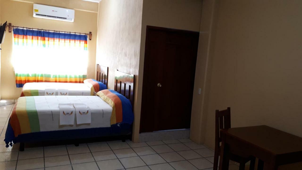 Hotel Alebrijes San Pedro Pochutla Bagian luar foto