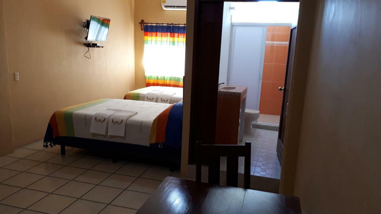 Hotel Alebrijes San Pedro Pochutla Bagian luar foto