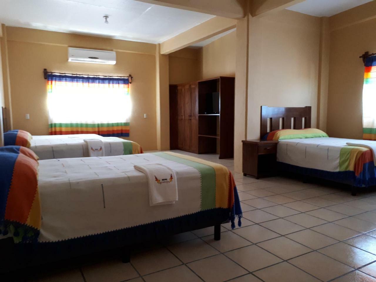 Hotel Alebrijes San Pedro Pochutla Bagian luar foto