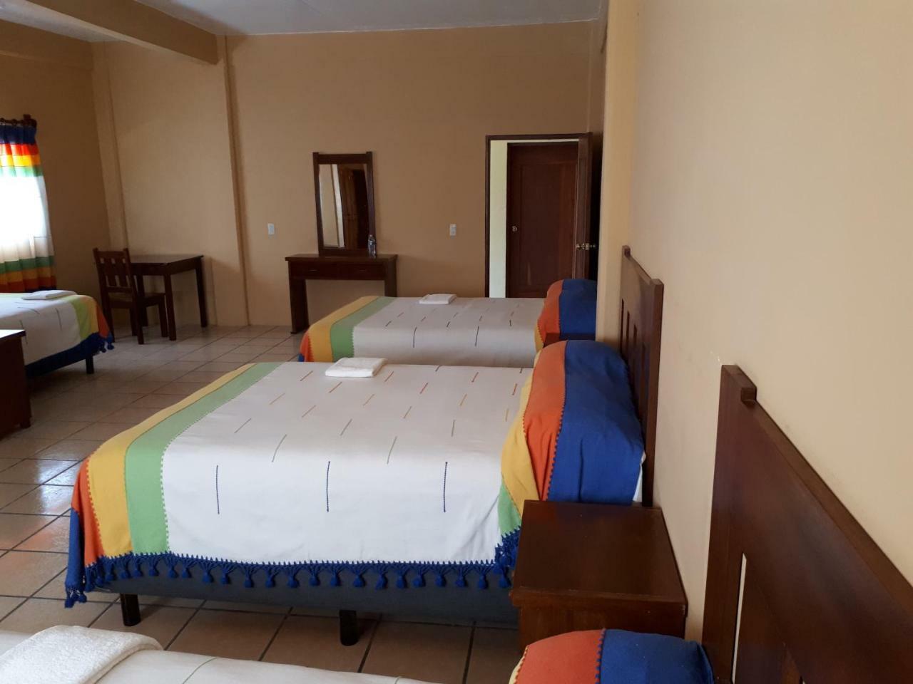 Hotel Alebrijes San Pedro Pochutla Bagian luar foto