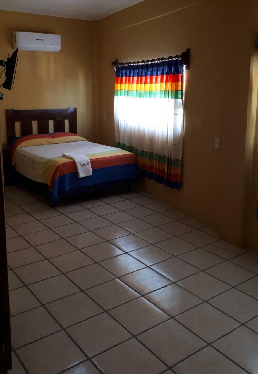 Hotel Alebrijes San Pedro Pochutla Bagian luar foto