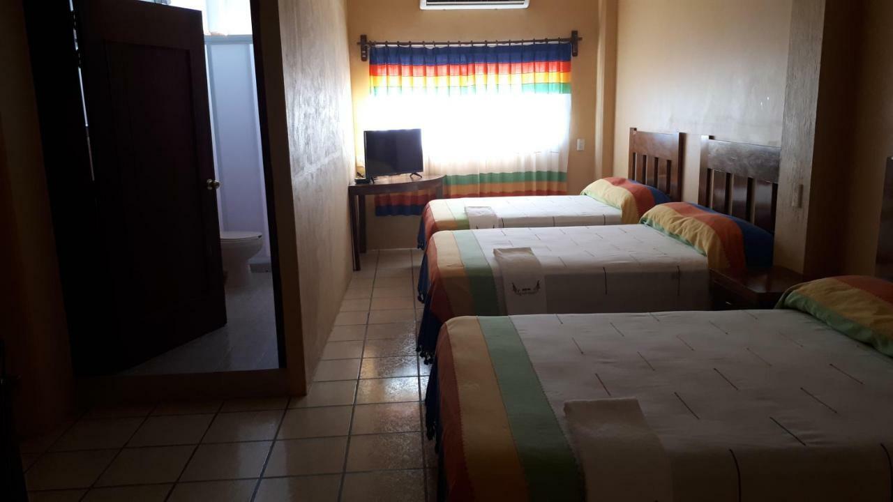 Hotel Alebrijes San Pedro Pochutla Bagian luar foto