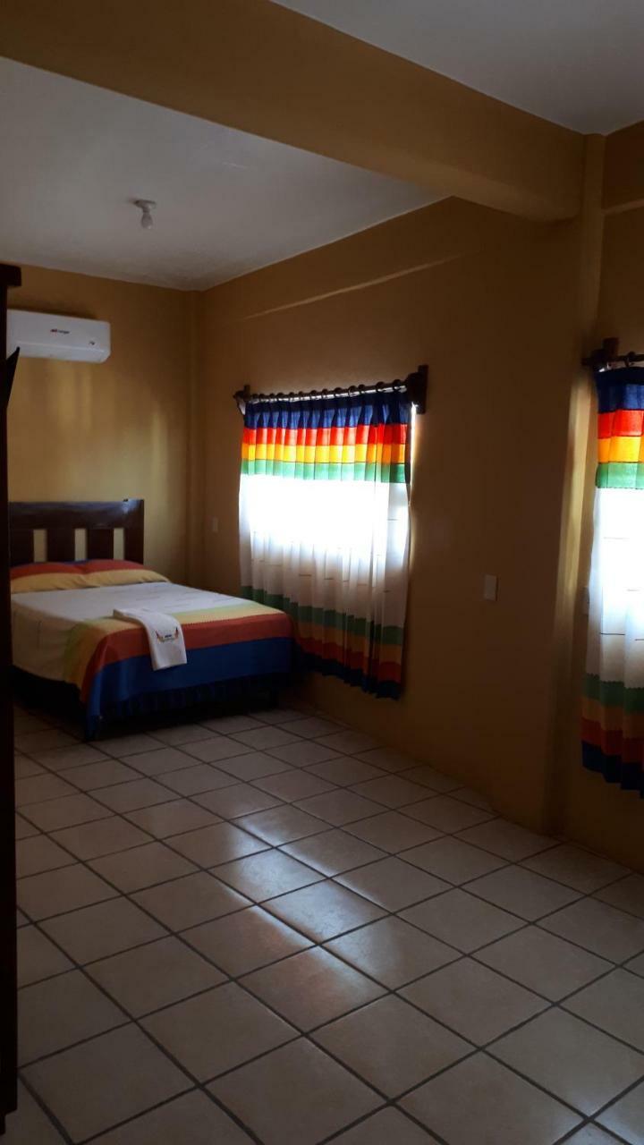 Hotel Alebrijes San Pedro Pochutla Bagian luar foto